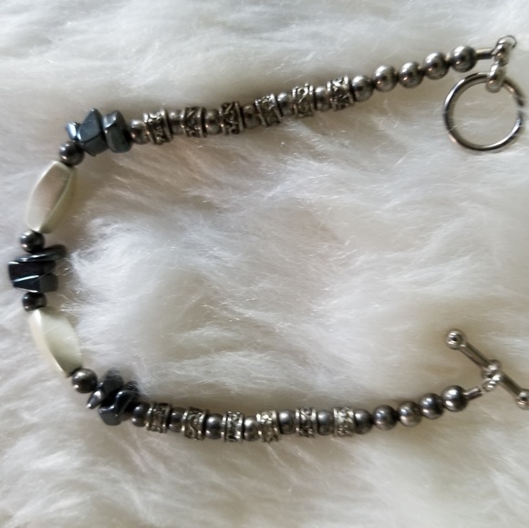 Hematite & silver bracelet - Picture 2 of 4